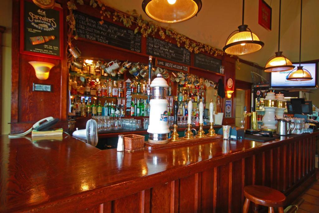 Spinnakers Gastro Brewpub & Guesthouses Victoria Luaran gambar